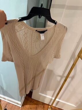 BCBGMaxAzria Cream Cable‑Knit V‑Neck Sweater Top